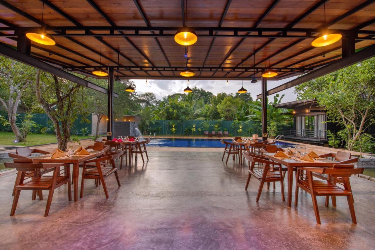 Atha Resort Sigiriya Exterior foto The restaurant at the hotel